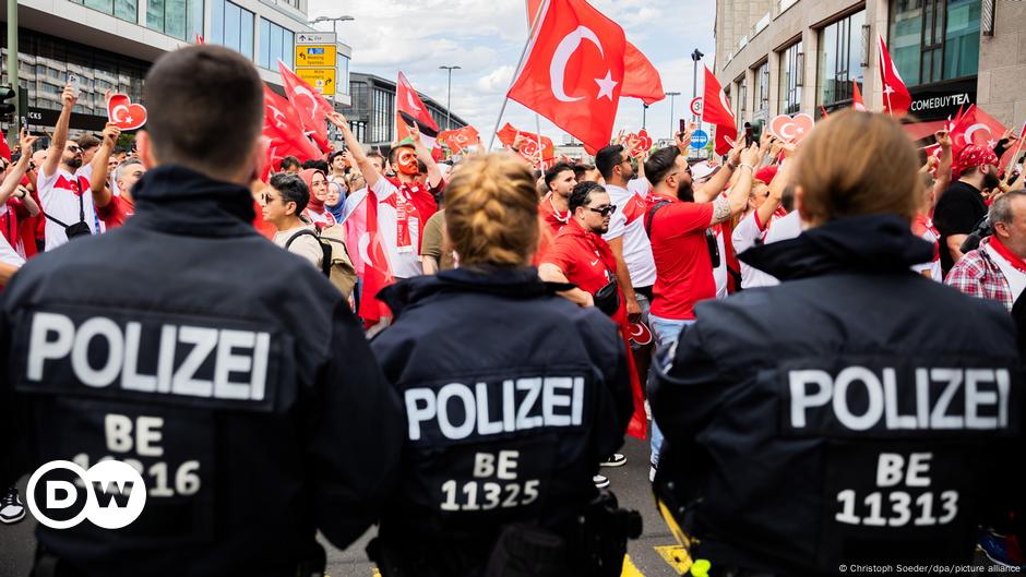 Türkei: Wohin führt die Provokation mit dem Wolfsgruß?