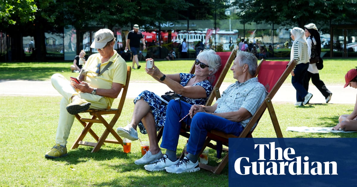 UK weather: mini heatwave predicted with temperatures up to 30C