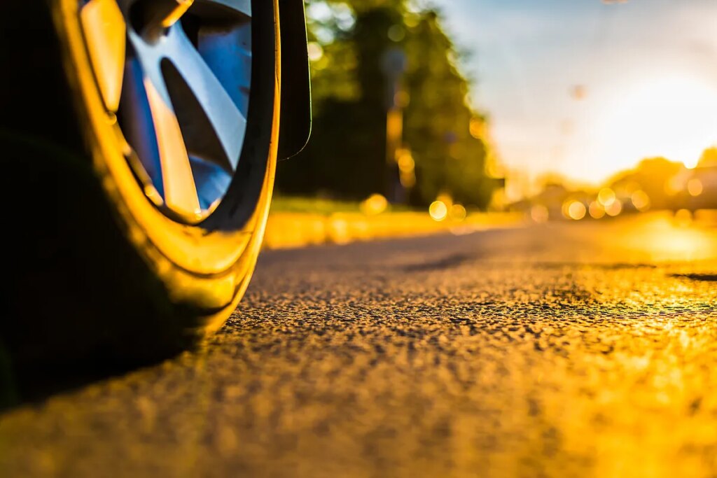 Un bebé muere tras olvidarlo su padre en el coche durante horas