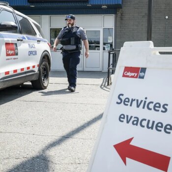 Un incendio en las Montañas Rocosas canadienses destruye la ciudad turística de Jasper