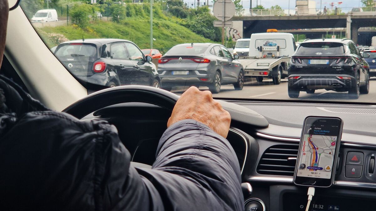 Un temps de réaction augmenté de 60 % : une étude chiffre « le fléau » du téléphone au volant