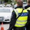 Weil zuletzt mehrere Menschen unerlaubt aus Österreich nach Bayern reisten, will die Bundespolizei mehr kontrollieren. (Archivbi
