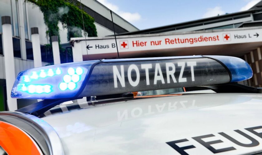 Unfall: Radfahrer prallt gegen Baum und stirbt