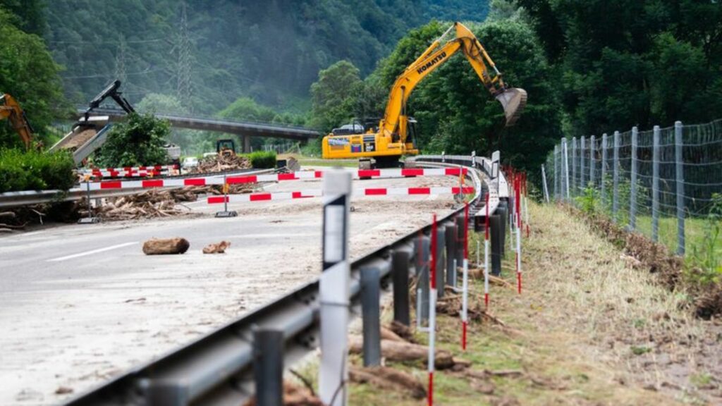 Die Bauarbeiten an der A13 gingen schneller voran als erwartet. Foto: Samuel Golay/KEYSTONE/TI-PRESS/dpa