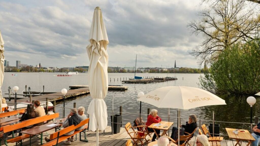 Ein klarer Tag erwartet Hamburg und Schleswig-Holstein. (Archivbild) Foto: Ulrich Perrey/dpa