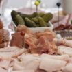 Consommation : de la charcuterie sous barquette de la marque Cora, contaminée par la listeria, retirée du marché en France