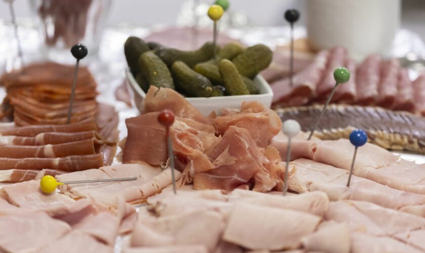 Consommation : de la charcuterie sous barquette de la marque Cora, contaminée par la listeria, retirée du marché en France