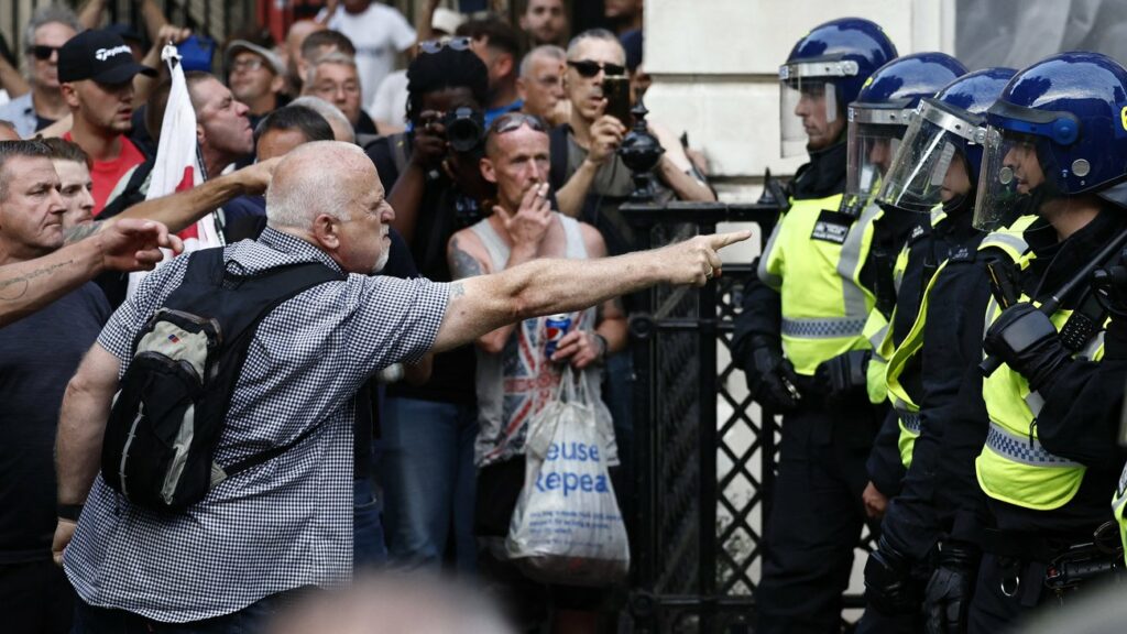 Southport: Starmer will sich nach Messerangriff und Randalen mit Polizei beraten