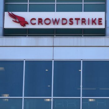 Le vendredi 19 juillet, une mise à jour d'un logiciel du groupe de cybersécurité CrowdStrike sur Windows, le système d'exploitation de Microsoft, a fait dysfonctionner de nombreux systèmes informatiques à travers le monde.