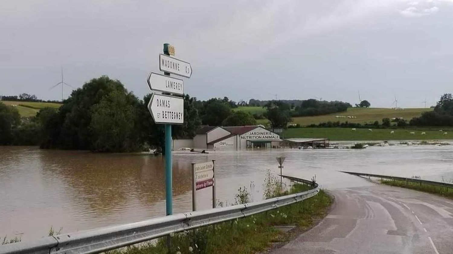 Inondations dans les Vosges : une cellule de crise activée et des habitants évacués