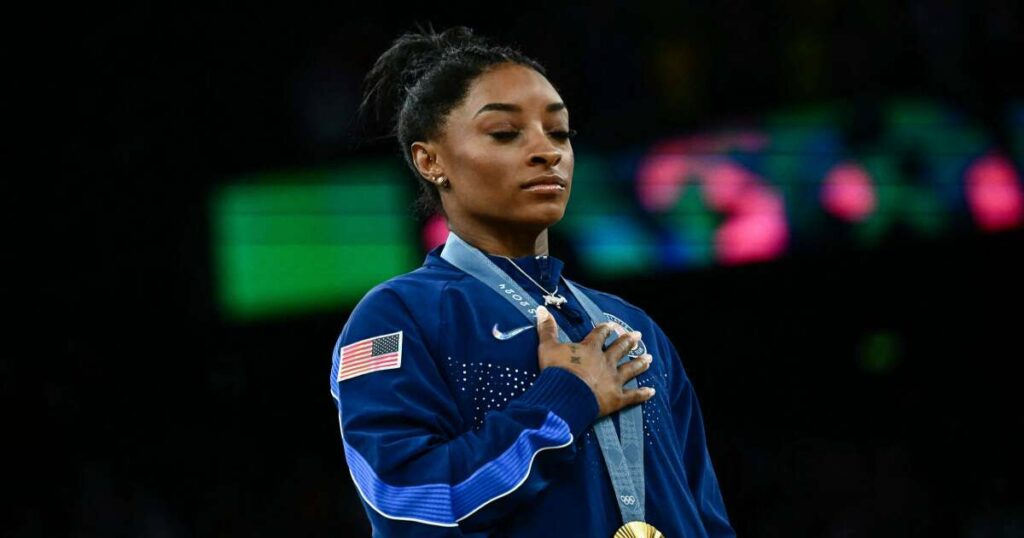 “Transcendante”, la reine Simone Biles éblouit la presse américaine