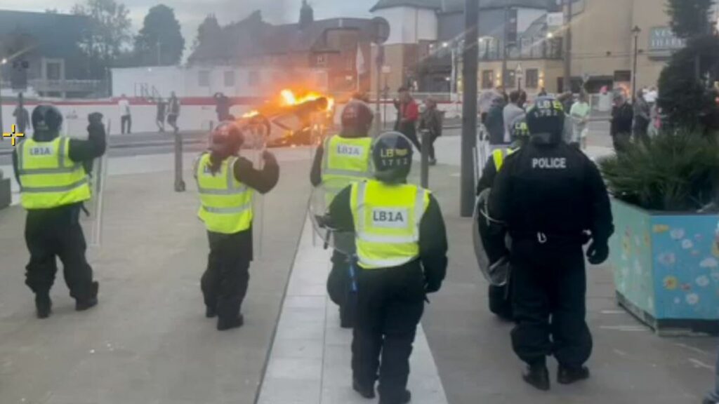 'Serious violence' in Sunderland as rioters clash with police