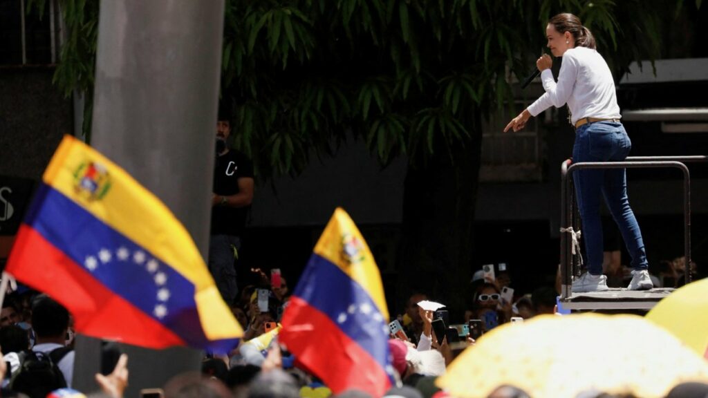 Umstrittene Wahl in Venezuela: Oppositionsführerin verlässt Versteck für Proteste