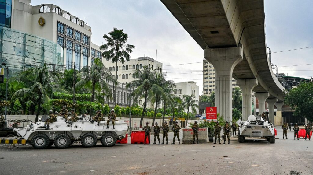 Manifestations au Bangladesh : des opposants au gouvernement marchent sur la capitale au lendemain d'une journée sanglante