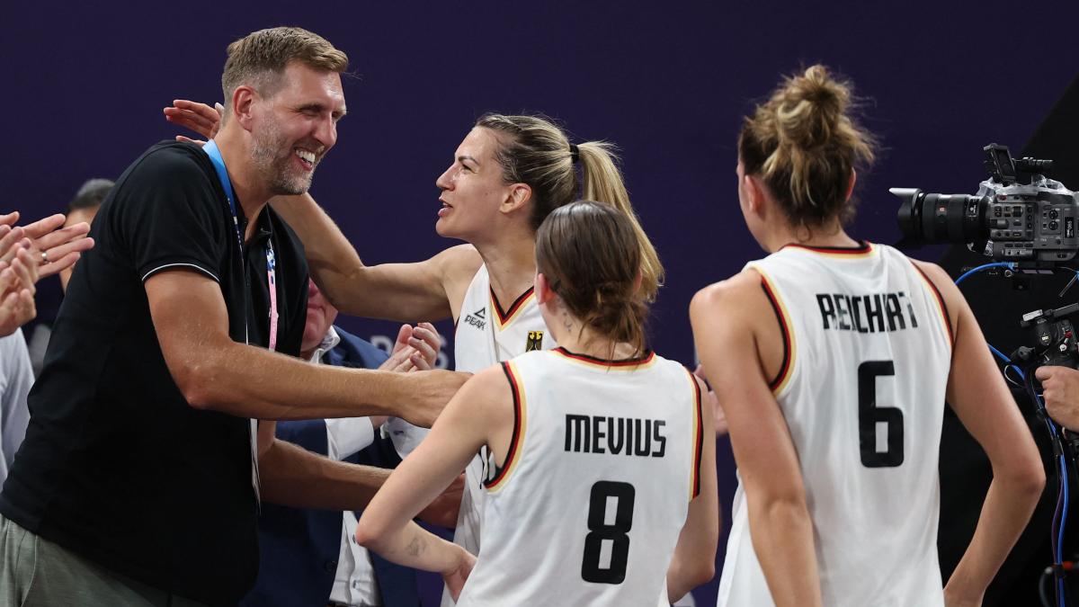 „Ein historischer Erfolg und unglaubliche Leistung“, adelt Nowitzki die Olympiasiegerinnen