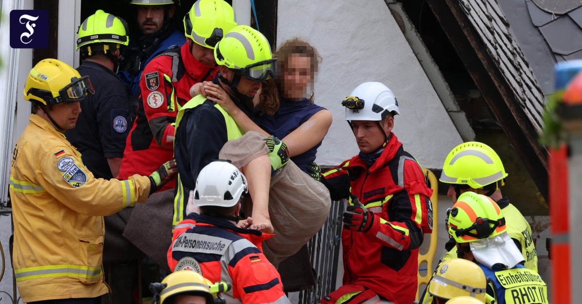 Rheinland-Pfalz: Ein Toter nach Hoteleinsturz in Kröv –  mehrere Personen vermisst