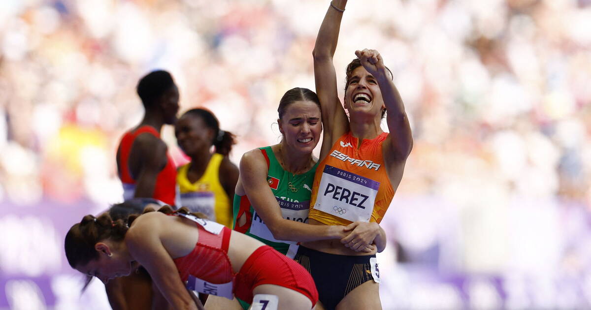 EN IMAGES - Aux JO de Paris 2024, les athlètes emportés par la fraternité et la sororité