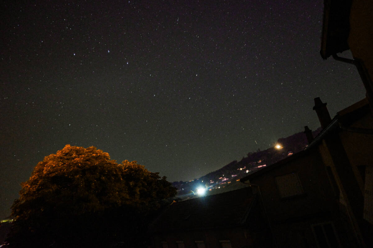 Comment regarder les étoiles et les planètes quand on n’y connaît rien (et sans équipement)