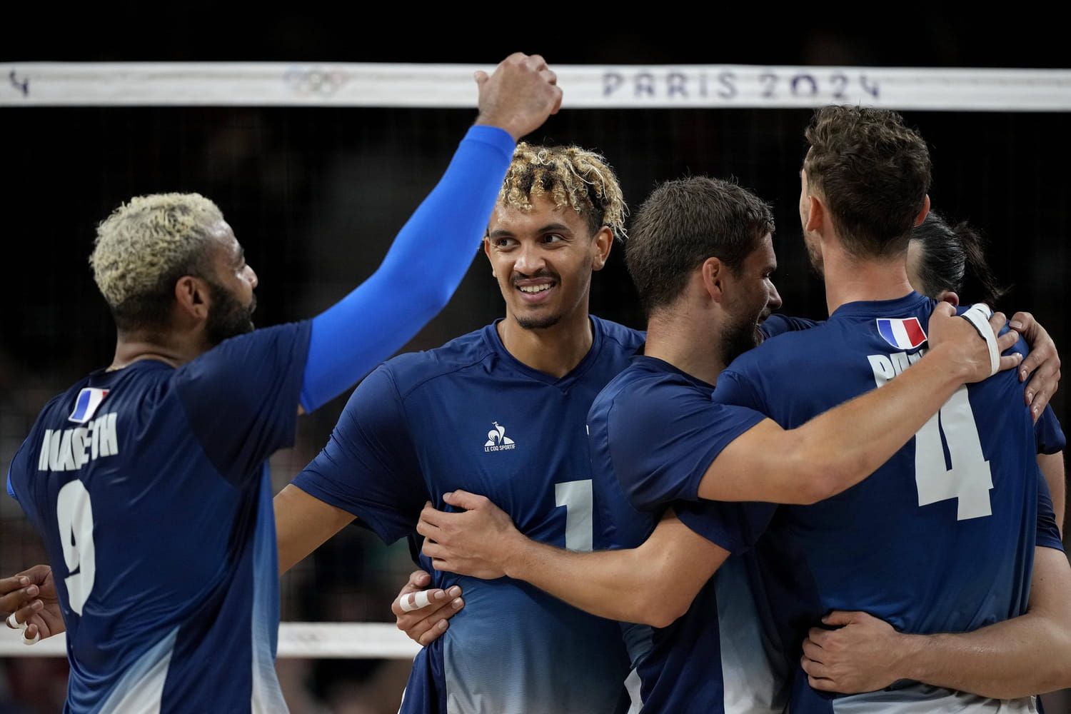 DIRECT. JO 2024 : le volley en or avant le hand, Laurin en demi-finale du taekwondo, les Français en feu au pentathlon... Le live