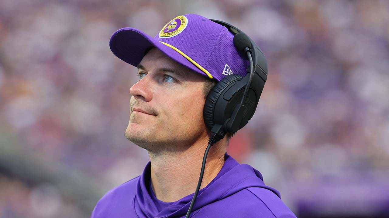 Vikings coach Kevin O'Connell has lighthearted exchange with mic'd-up Justin Jefferson during preseason game