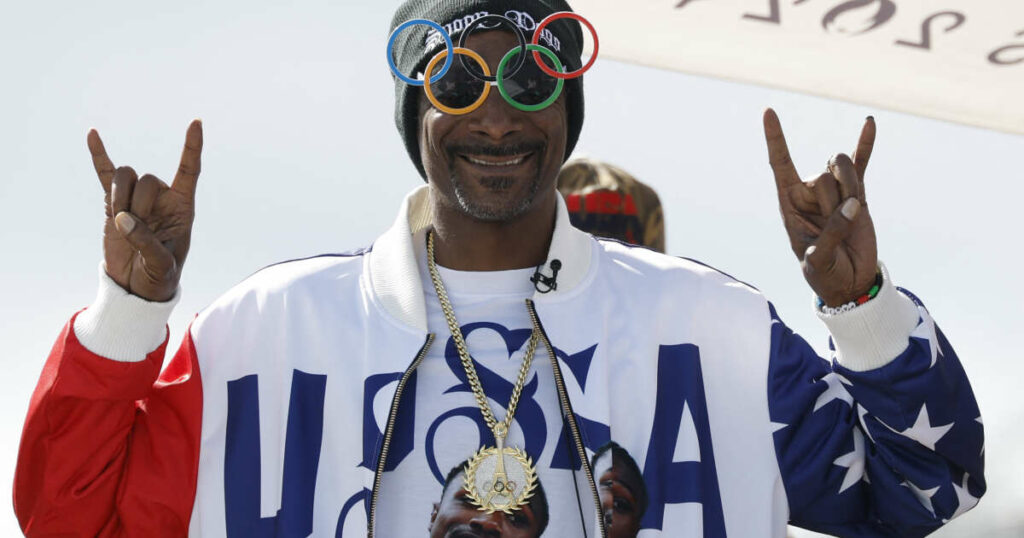 Snoop Dogg, le gangsta rappeur devenu la coqueluche des JO