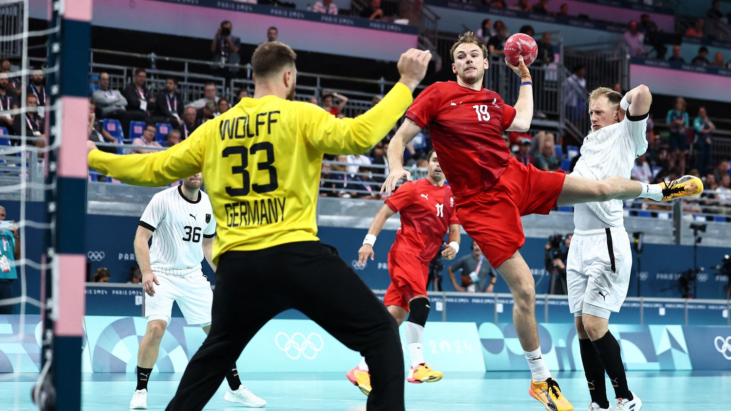 JO 2024 : les Danois écrasent les Allemands en finale du handball avant le grand défi des basketteuses françaises face aux Etats-Unis... Suivez la dernière journée olympique