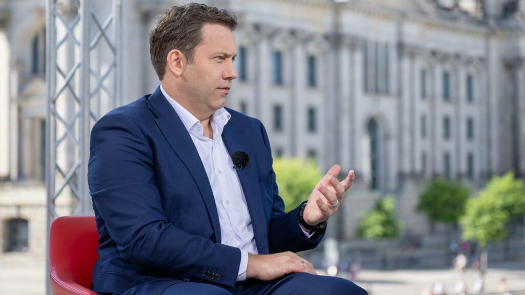 ARD-Sommerinterview: Lars Klingbeil erwartet Einigung im Haushaltsstreit kommende Woche