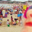 Photographie : les plages inspirent les clichés engagés de Martin Parr