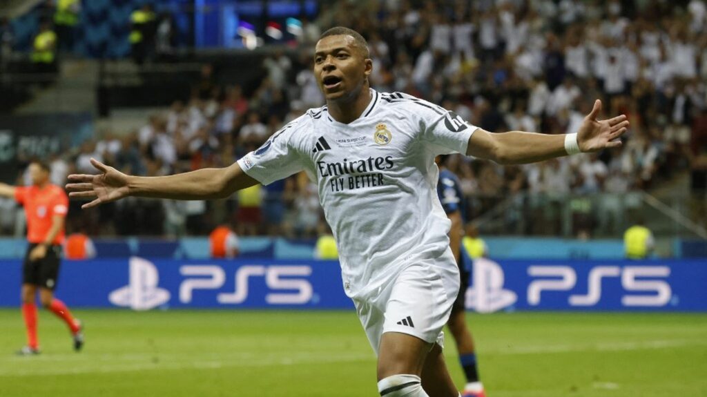 Supercoupe d'Europe : buteur pour ses débuts, Kylian Mbappé s'impose avec le Real Madrid face à l'Atalanta Bergame et remporte son premier trophée