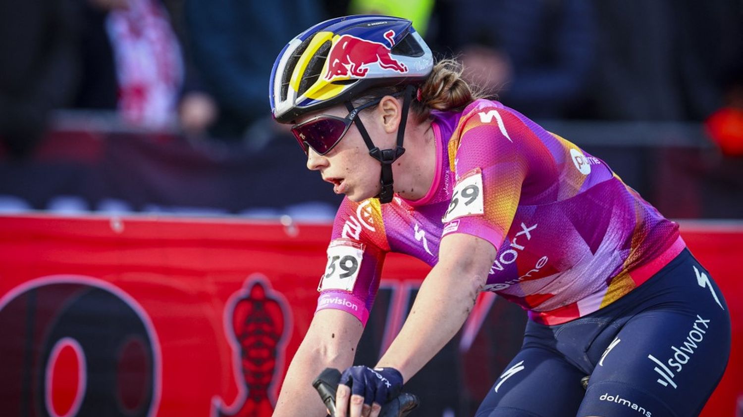 Tour de France femmes 2024 : la Hongroise Blanka Vas remporte la 5e étape, Katarzyna Niewiadoma prend le maillot jaune à Demi Vollering après une chute