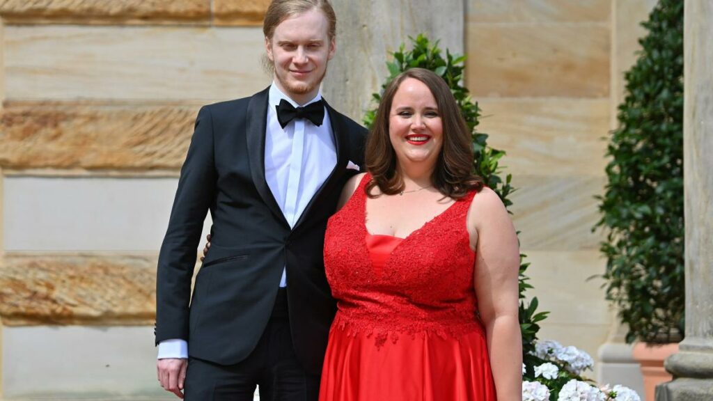 Mit Luisa Neubauer und Robert Habeck feierte Grünen-Chefin Lang in Berlin ihre Hochzeit