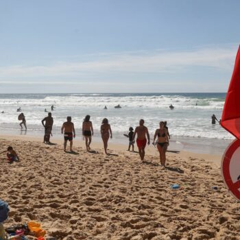 Mauvaise qualité de l'eau et baïnes : la baignade est interdite ou déconseillée sur des plages de quatre départements français