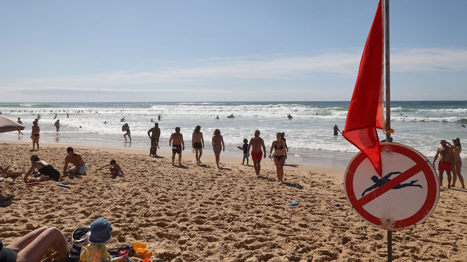 Mauvaise qualité de l'eau et baïnes : la baignade est interdite ou déconseillée sur des plages de quatre départements français