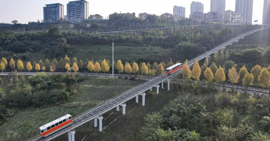 Tramway, métro, chemins de fer : en Chine, les transports publics deviennent un “lourd fardeau”