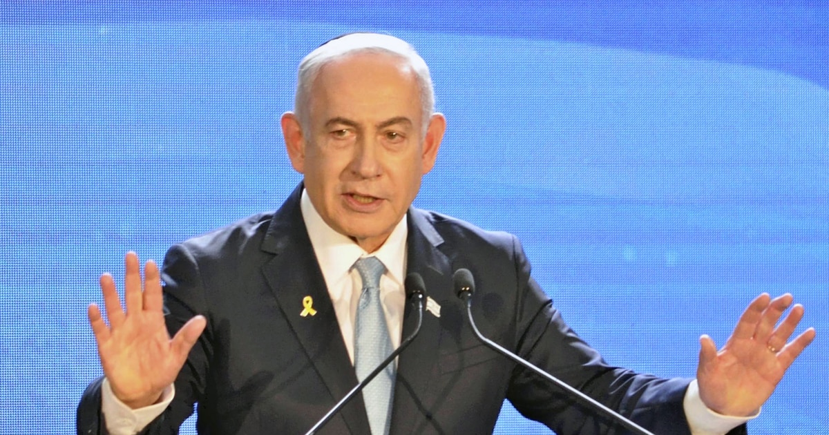 Le Premier ministre israélien Benjamin Netanyahou prononce un discours au cimetière militaire du Mont Herzl, à Jérusalem, le 4 août 2024.