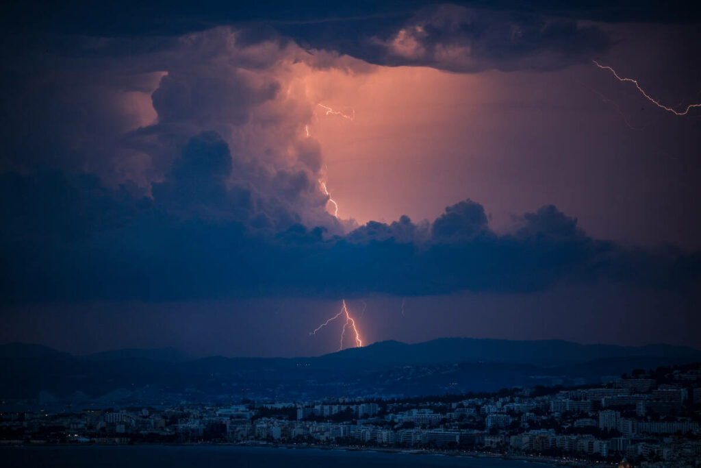 Orages : 24 départements placés en vigilance orange