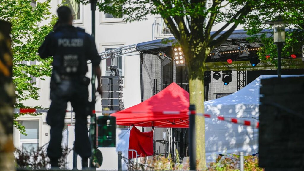 Anschlag in Solingen: Polizei informiert über die Fahndung nach dem Täter