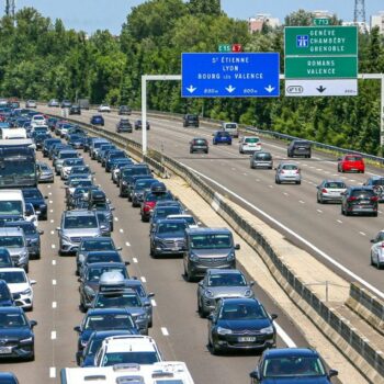 Retours de vacances : plus de 700 km de bouchons ont été recensés sur les routes à la mi-journée, selon Bison Futé