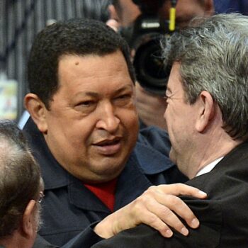 Hugo Chavez et Jean-Luc Melenchon en 2012 à Caracas en juillet 2012.