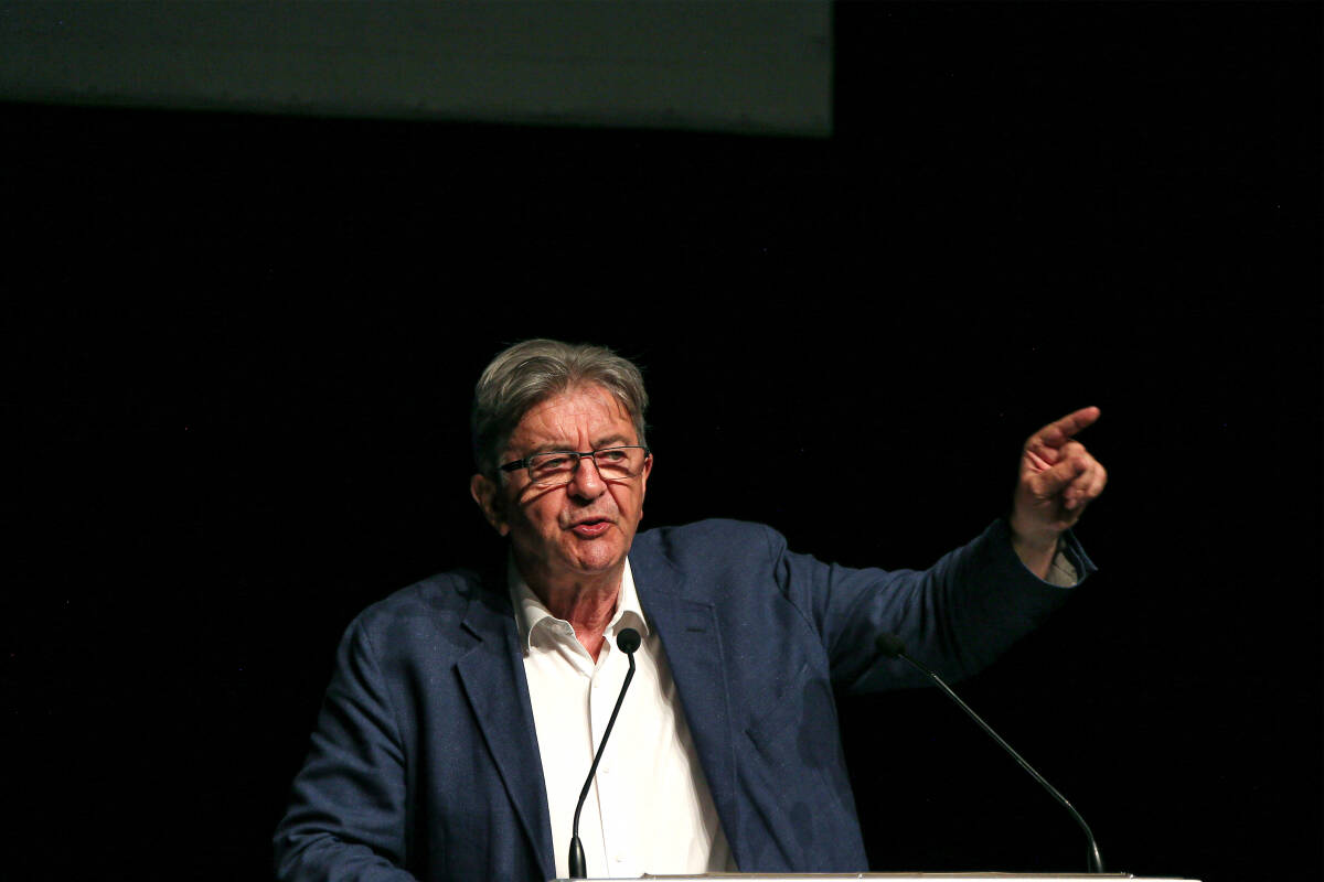 Mélenchon demande au camp présidentiel et à la droite s’ils censureraient un gouvernement Castets sans LFI