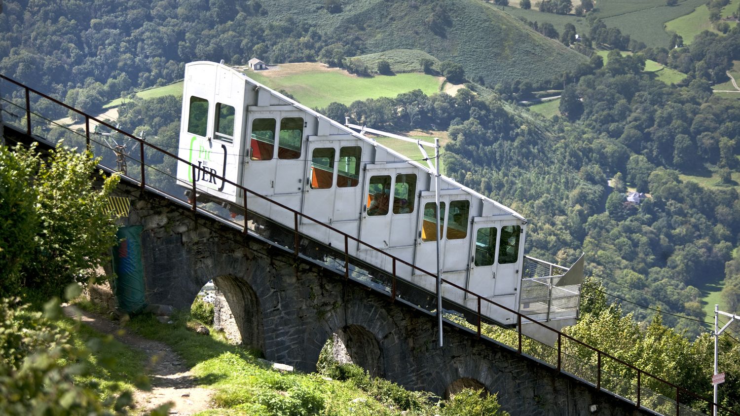 Une quarantaine de personnes évacuées d'un funiculaire bloqué à cause de la foudre, à Lourdes dans les Hautes-Pyrénées