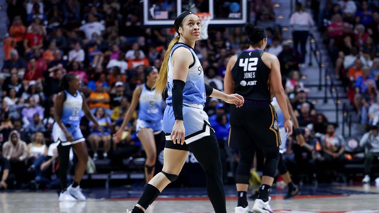 Sky's Chennedy Carter whistled for flagrant foul after smacking former teammate Marina Mabrey