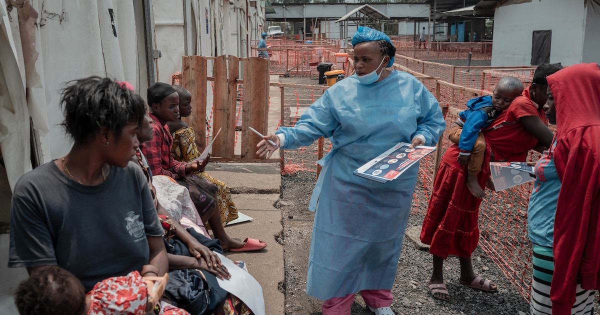 Des patients soignés dans un centre dédié au virus mpox à l'hôpital général Nyiragongo, dans la ville congolaise de Goma, le 16 août 2024