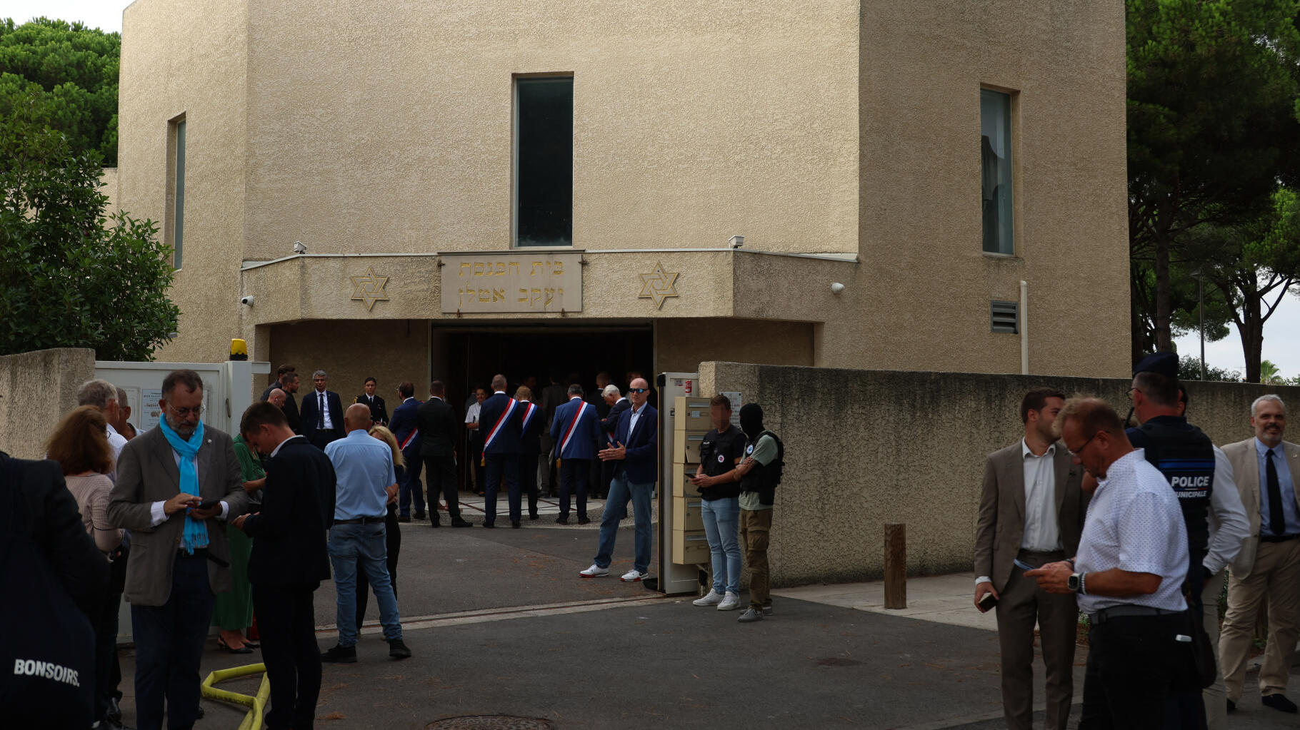 Incendie d’une synagogue à La Grande-Motte, un suspect interpellé, annonce Darmanin