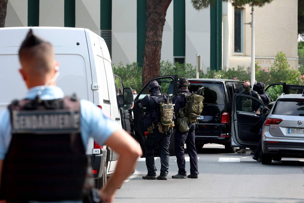 La Grande Motte : plusieurs voitures incendiées devant la synagogue, le parquet antiterroriste saisi