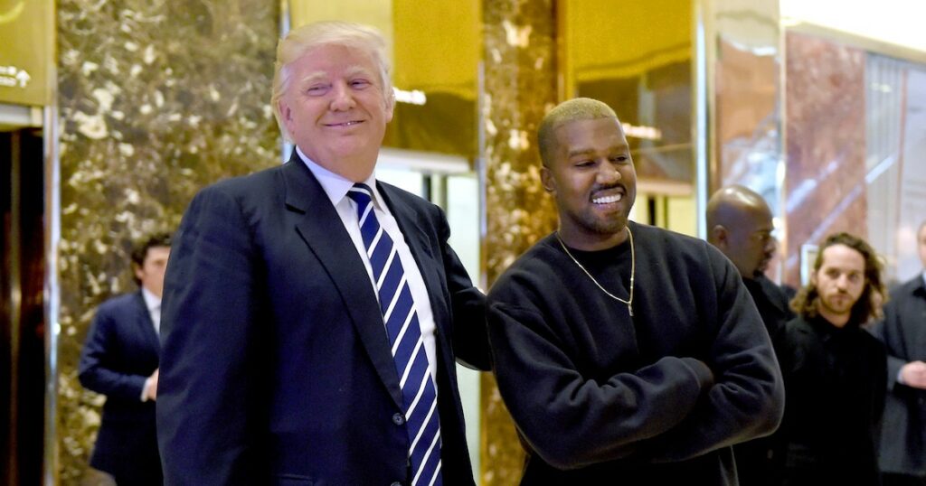 Le rappeur Kanye West et Donald Trump, alors président américain élu, le 13 décembre 2016 à la Trump Tower à New York