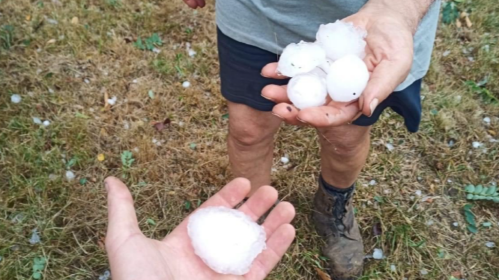 Les orages et la grêle, des Pyrénées à la Lorraine, ont fait un mort et de nombreux dégâts samedi soir