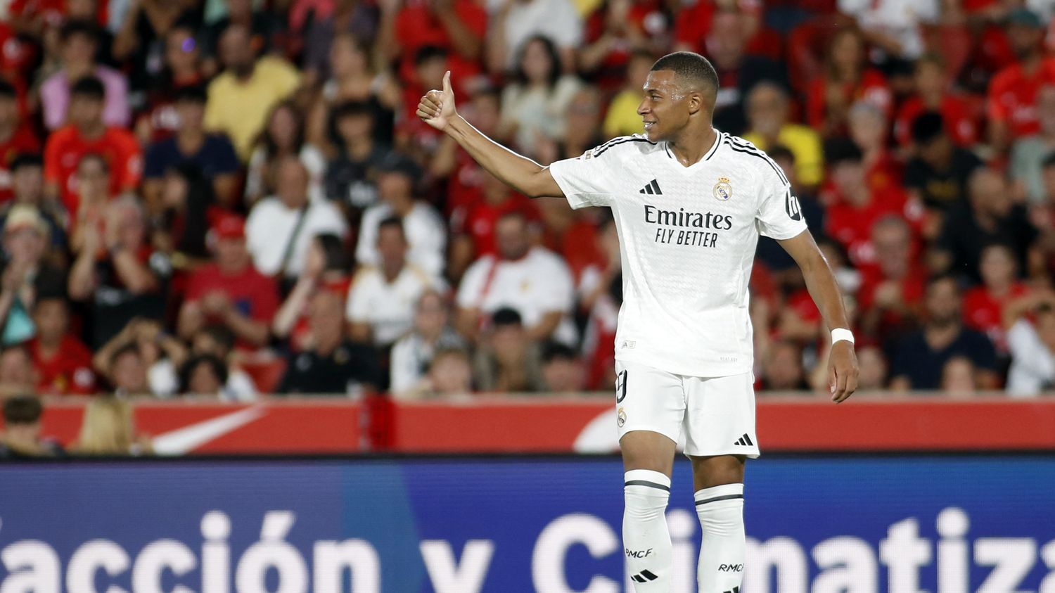 Football : Kylian Mbappé très attendu à Madrid, à quelques heures de son premier match sous le maillot du Real