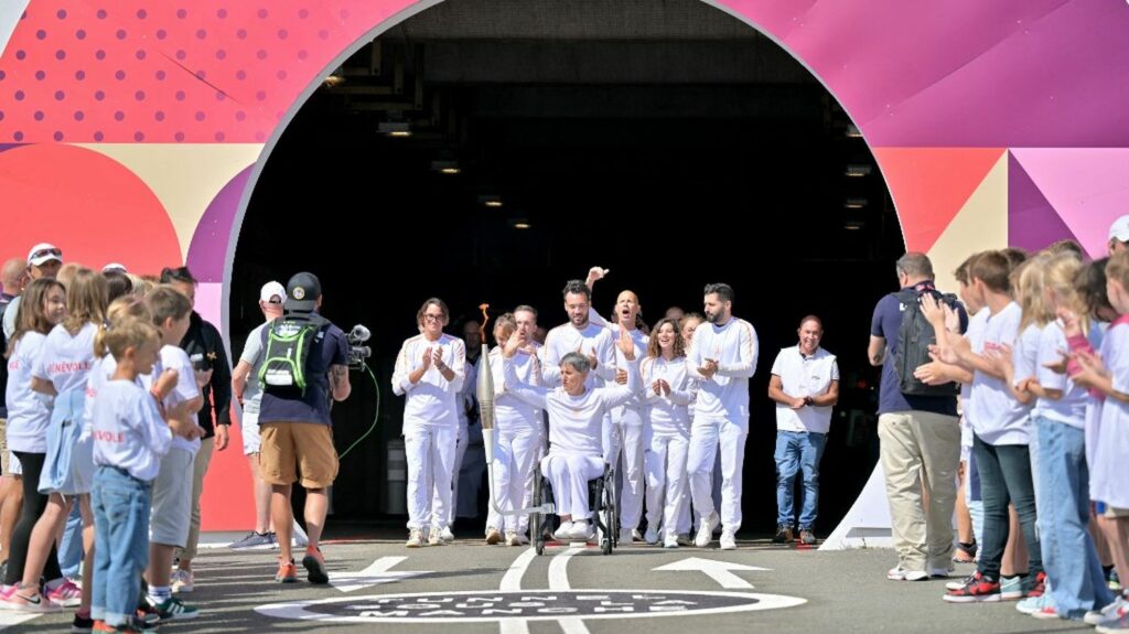 VIDEO. Paralympiques 2024 : la flamme est arrivée à Calais par le tunnel sous la Manche