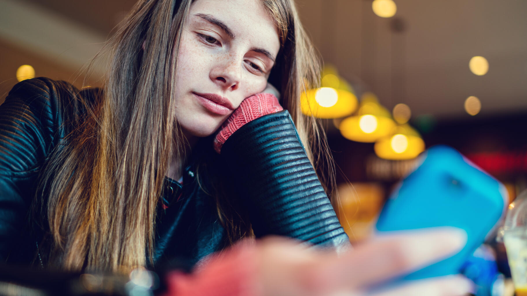 Scroller sur son téléphone augmente l’ennui et l’insatisfaction sans nous divertir, selon cette étude